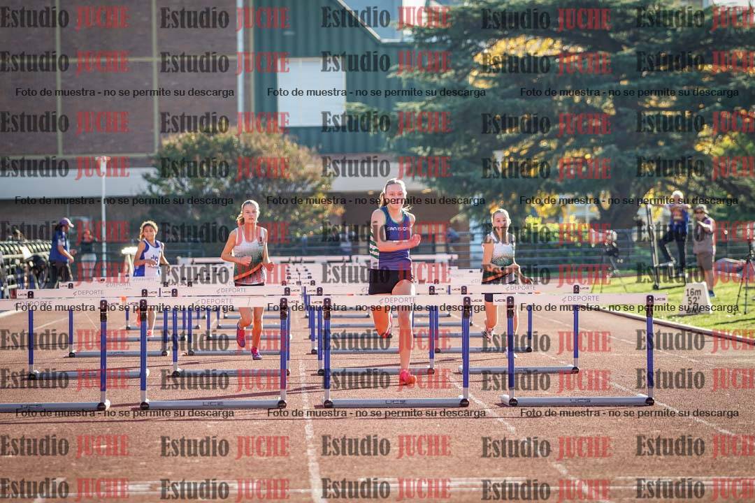 Fotos de los 80 m con vallas de mujeres - U16