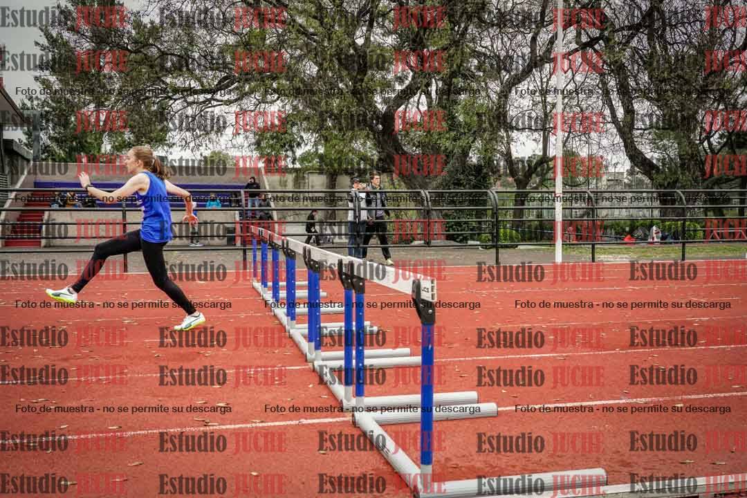 Fotos de los 295 m con vallas de mujeres - U16