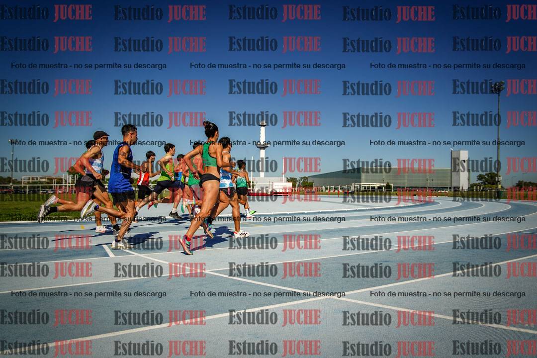 Fotos de los 5000 m de mujeres y varones - serie 1