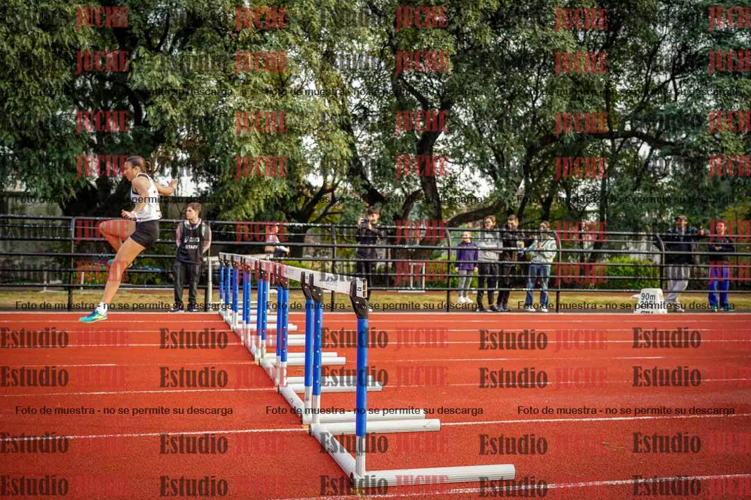 Fotos de los 100 m con vallas de mujeres - heptatlón 1