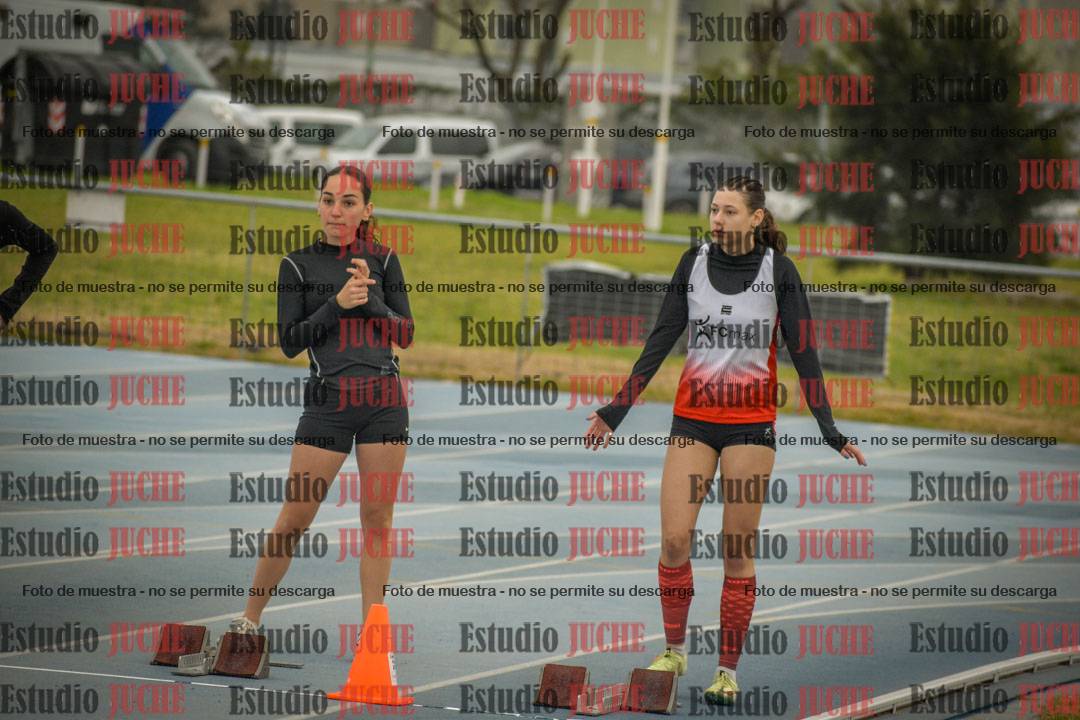 Fotos de los 80 m con vallas de mujeres