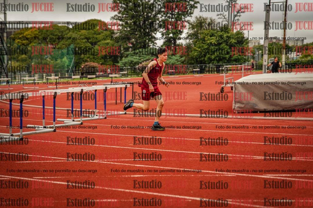 Fotos de los 295 m con vallas de varones