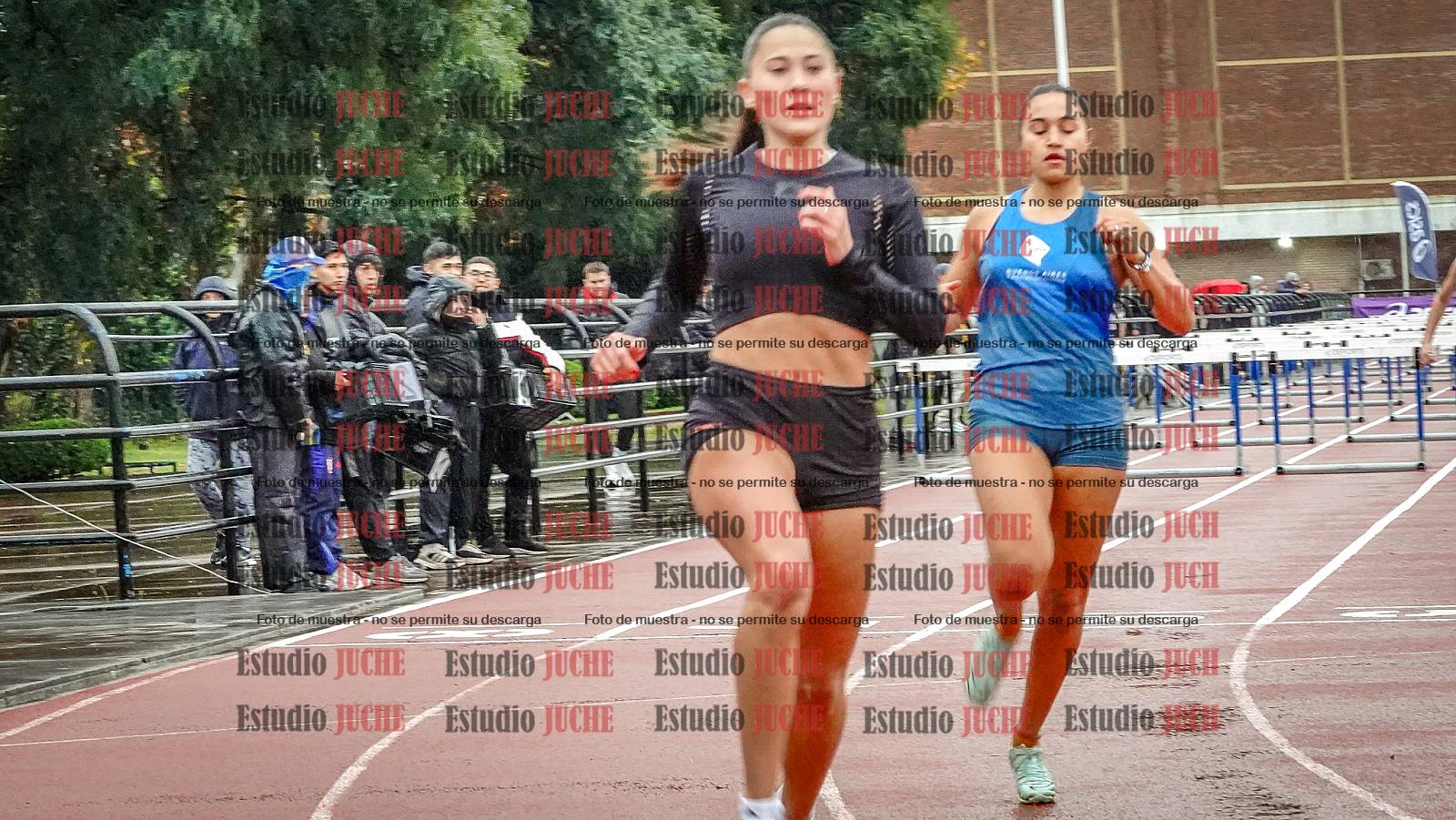 Fotos de los 100 m con vallas de mujeres - heptatlón 1