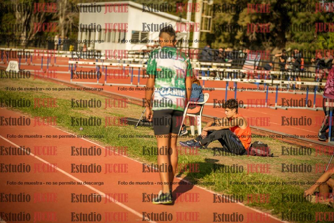 Fotos del salto en largo de varones