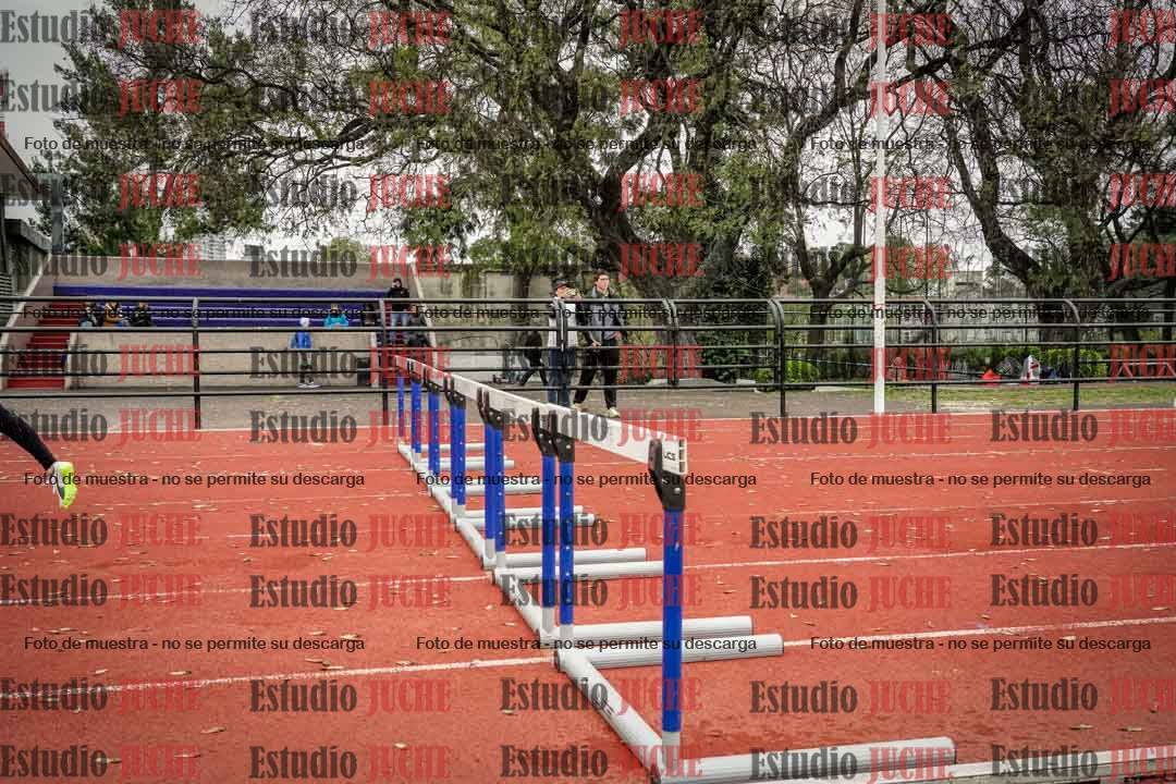 Fotos de los 295 m con vallas de mujeres - U16