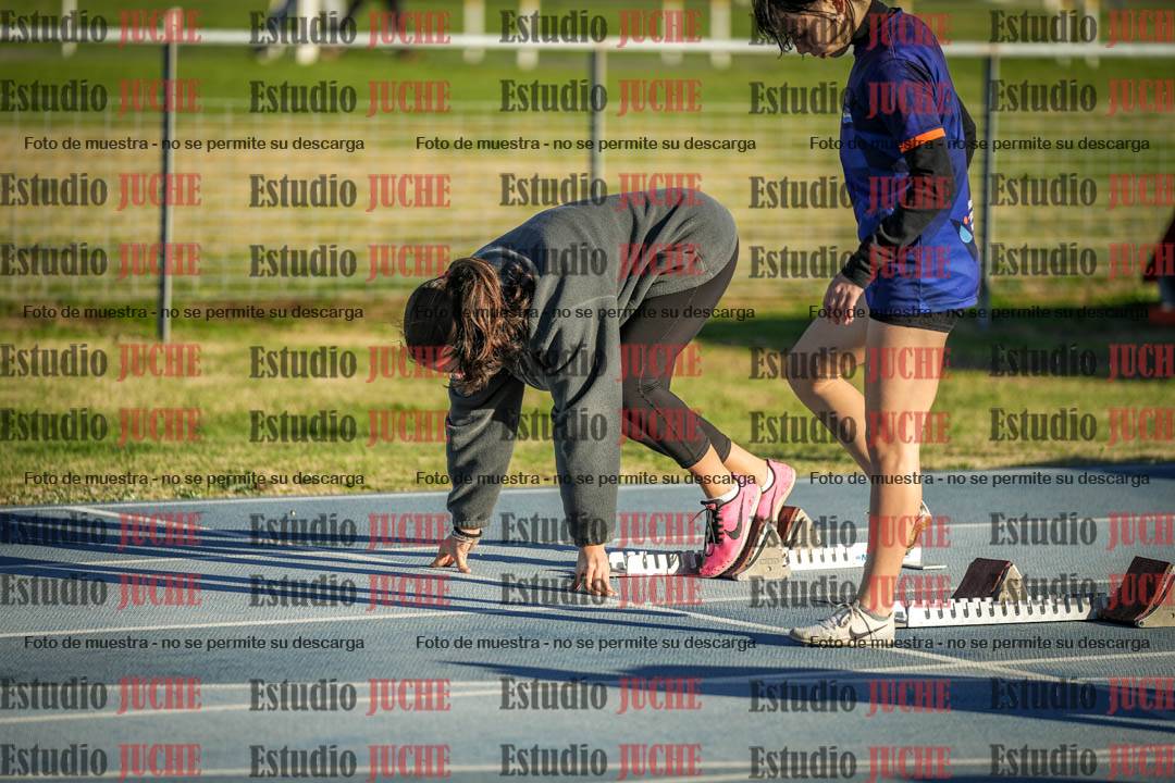 Fotos de los 100 m con vallas de mujeres