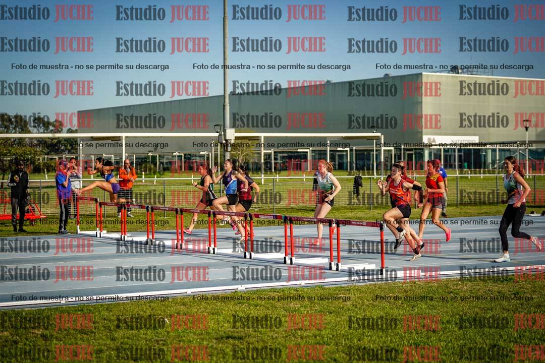 Fotos de los 100 m con vallas de mujeres - heptatlón 1