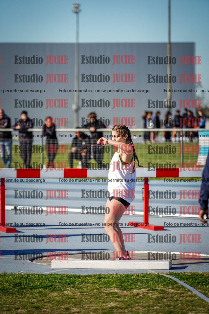 Fotos del lanzamiento de bala de mujeres y varones - U12