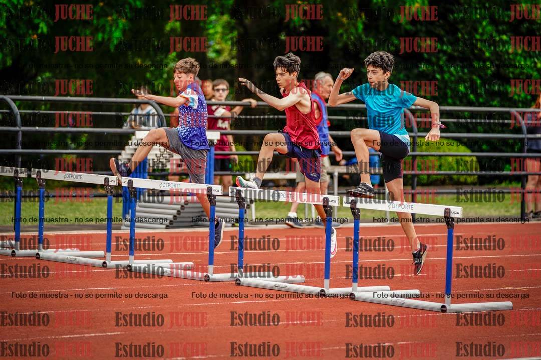 Fotos de los 80 m con vallas de varones