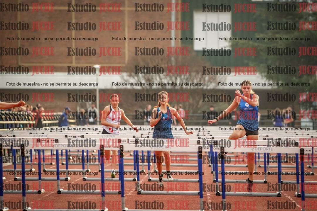 Fotos de los 100 m con vallas de mujeres - heptatlón 1