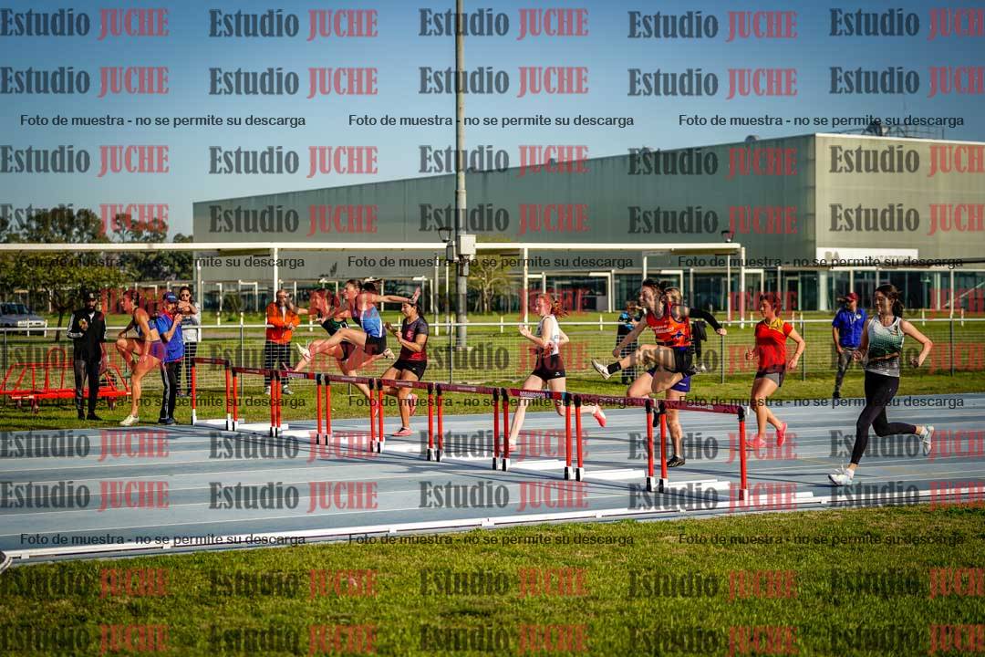 Fotos de los 100 m con vallas de mujeres - heptatlón 1