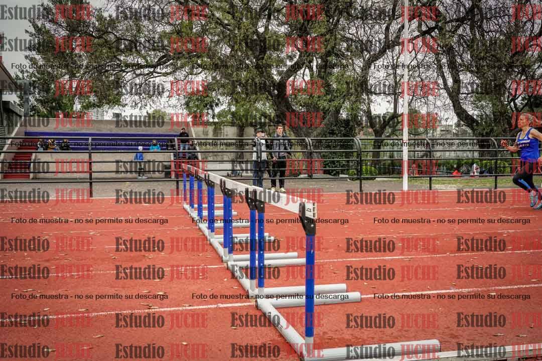 Fotos de los 295 m con vallas de mujeres - U16