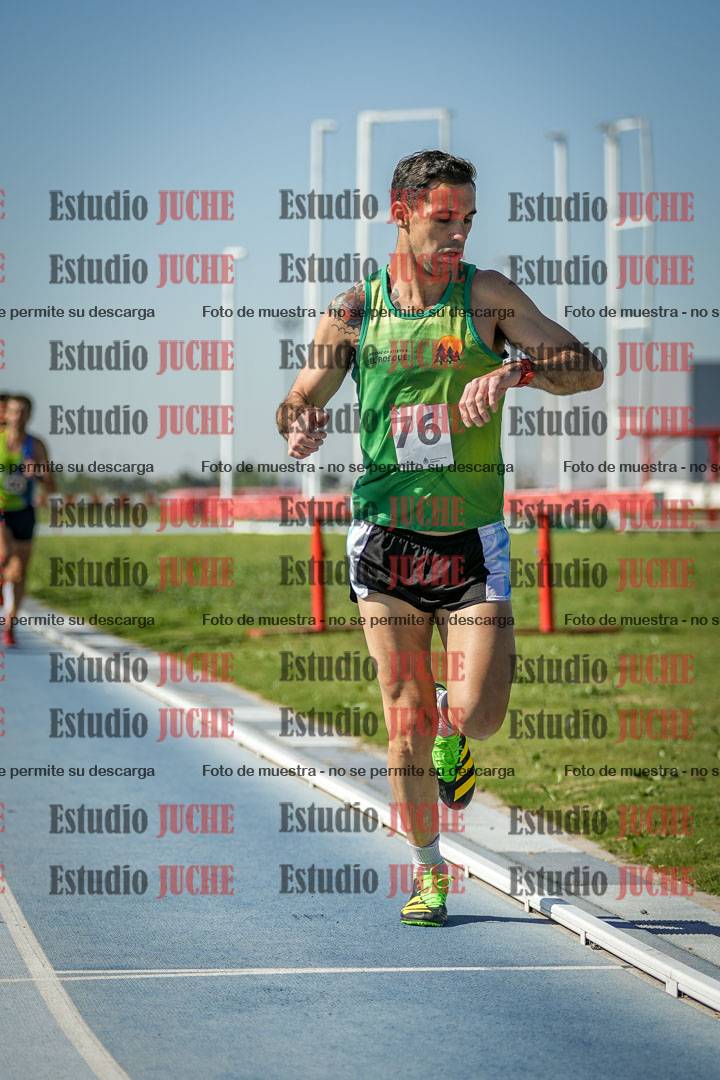 Fotos de los 5000 m de mujeres y varones - serie 1