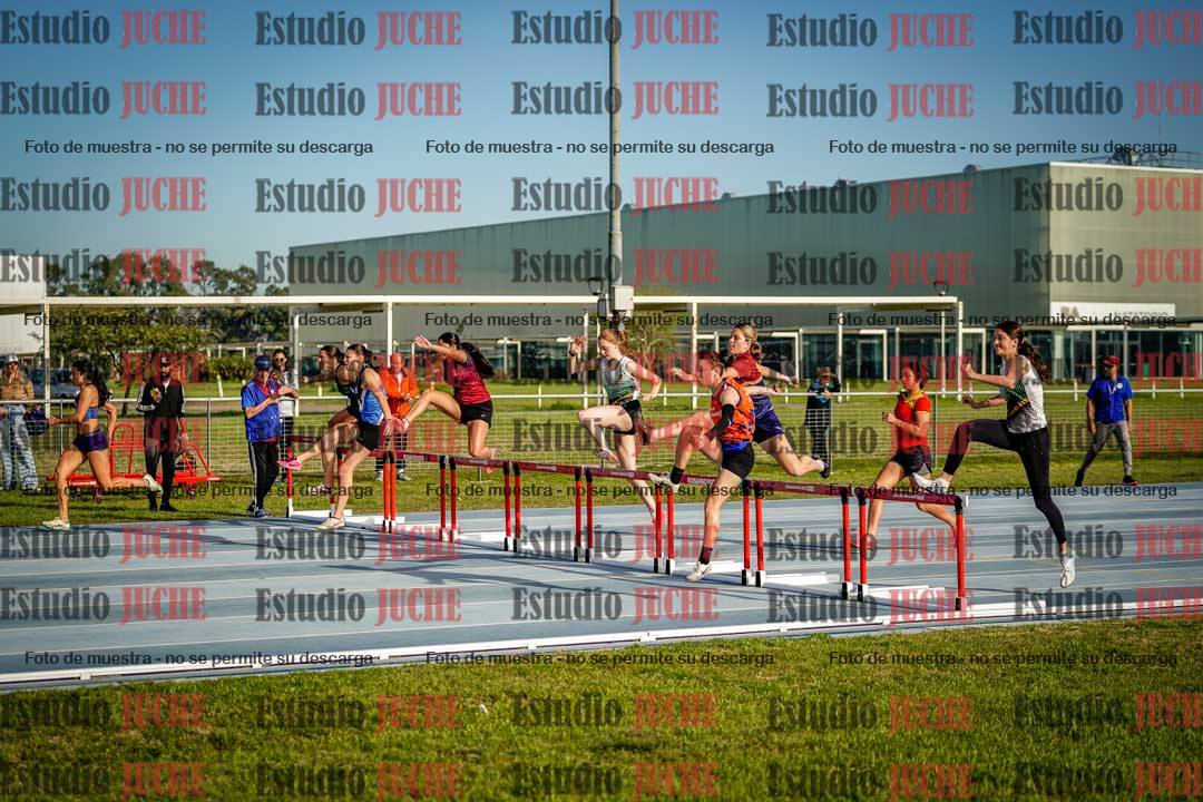 Fotos de los 100 m con vallas de mujeres - heptatlón 1