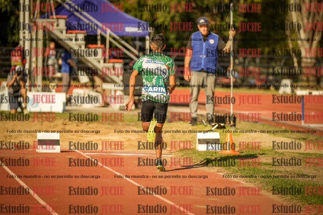 Fotos del salto en largo de varones