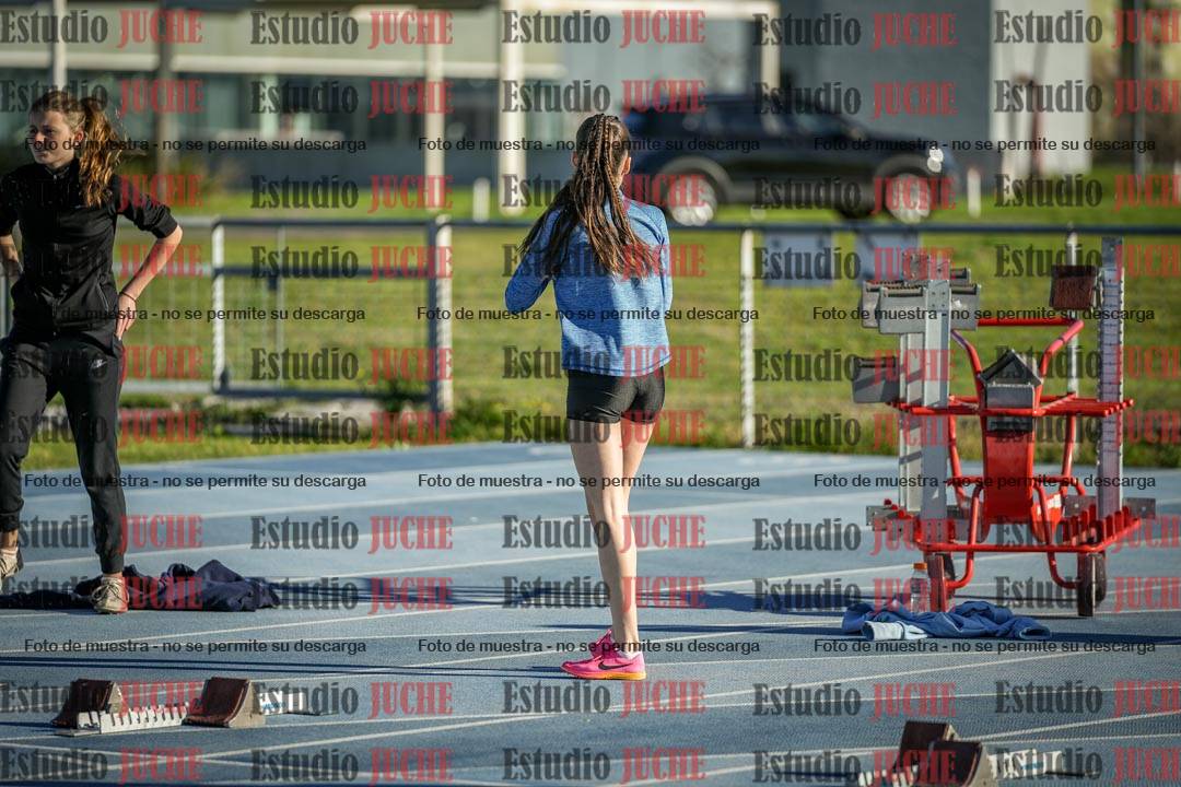 Fotos de los 100 m con vallas de mujeres - U17