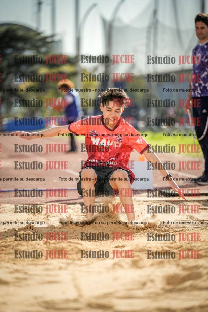 Fotos del salto en largo de varones - ambas categorías