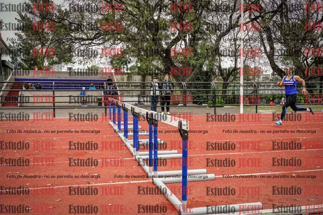 Fotos de los 295 m con vallas de mujeres - U16