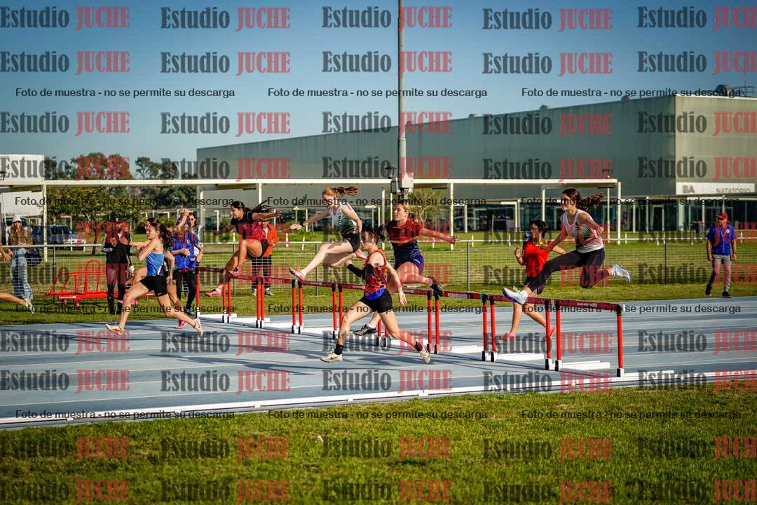 Fotos de los 100 m con vallas de mujeres - heptatlón 1