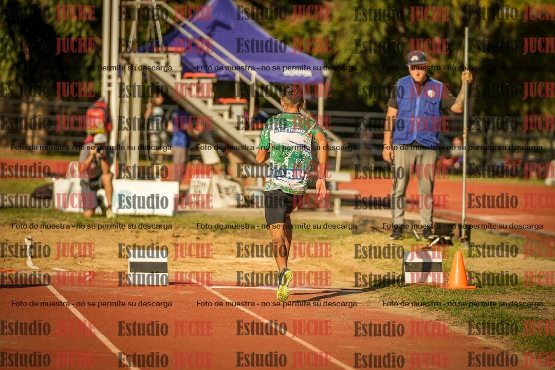 Fotos del salto en largo de varones
