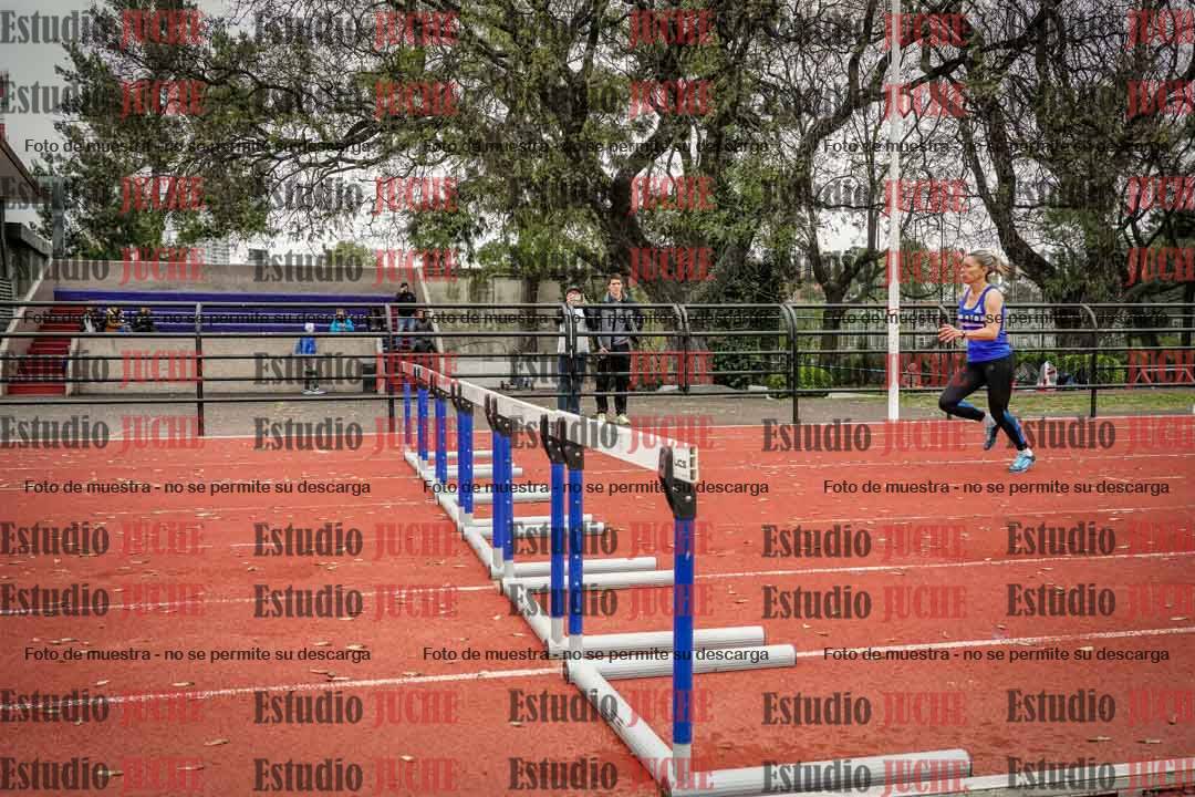 Fotos de los 295 m con vallas de mujeres - U16