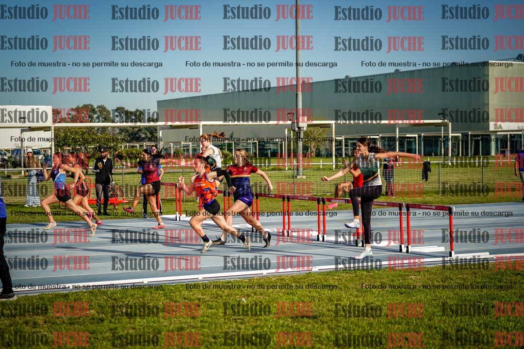 Fotos de los 100 m con vallas de mujeres - heptatlón 1