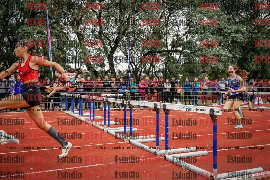 Fotos de los 100 m con vallas de mujeres