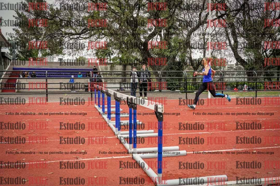Fotos de los 295 m con vallas de mujeres - U16