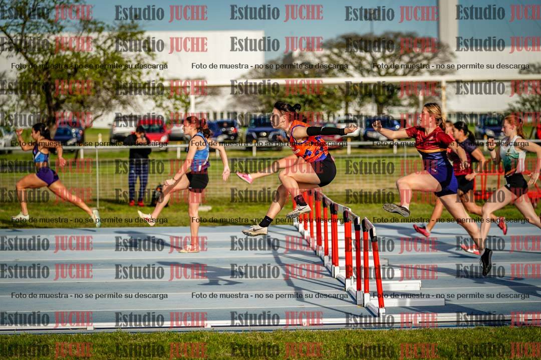Fotos de los 100 m con vallas de mujeres - heptatlón 1