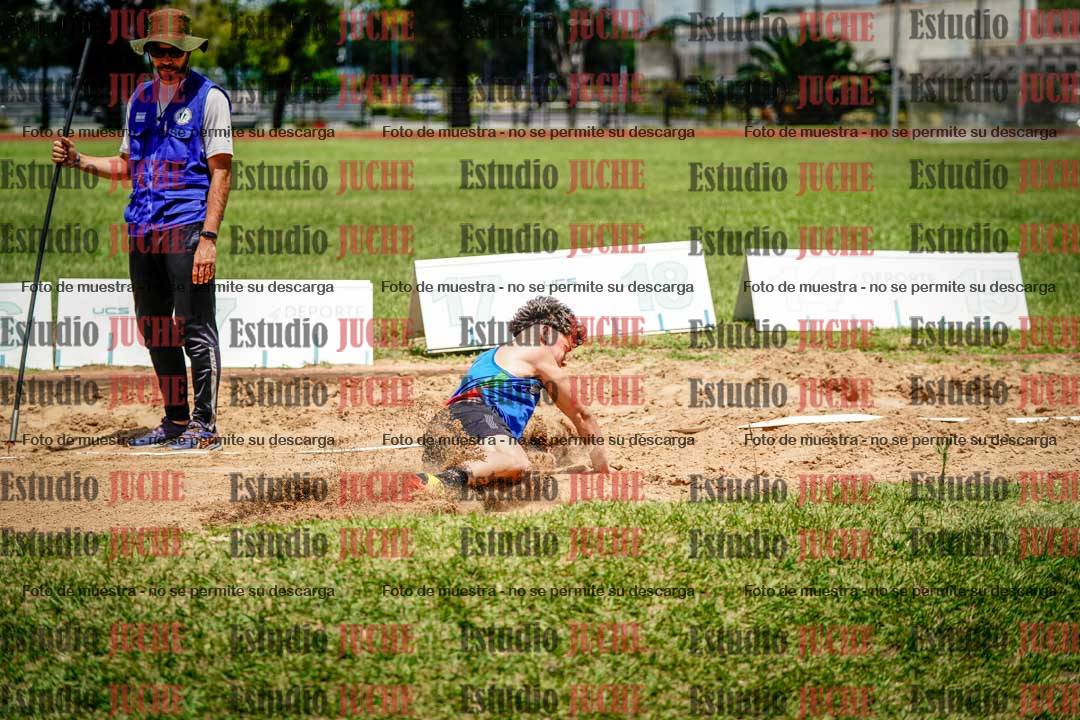 Fotos del salto en largo de varones