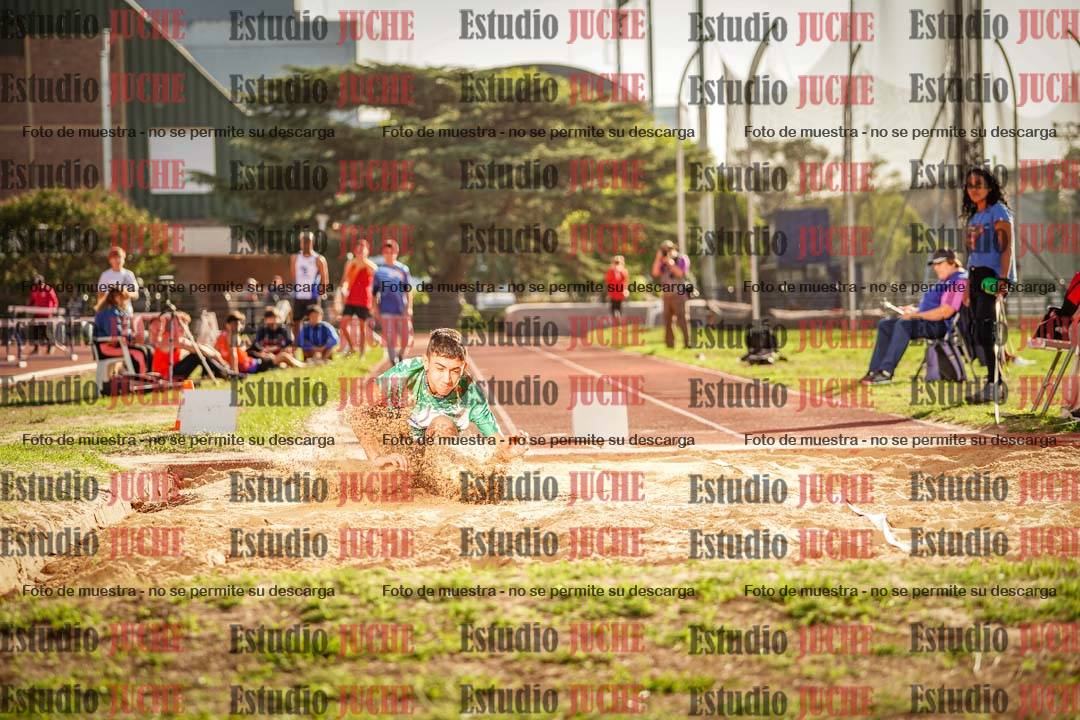 Fotos del salto en largo de varones