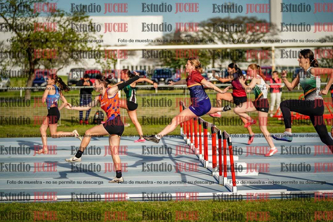 Fotos de los 100 m con vallas de mujeres - heptatlón 1
