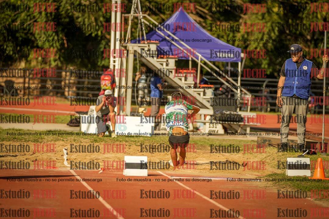 Fotos del salto en largo de varones