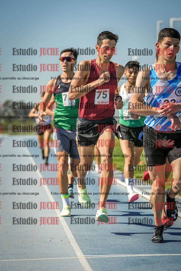 Fotos de los 5000 m de mujeres y varones - serie 1