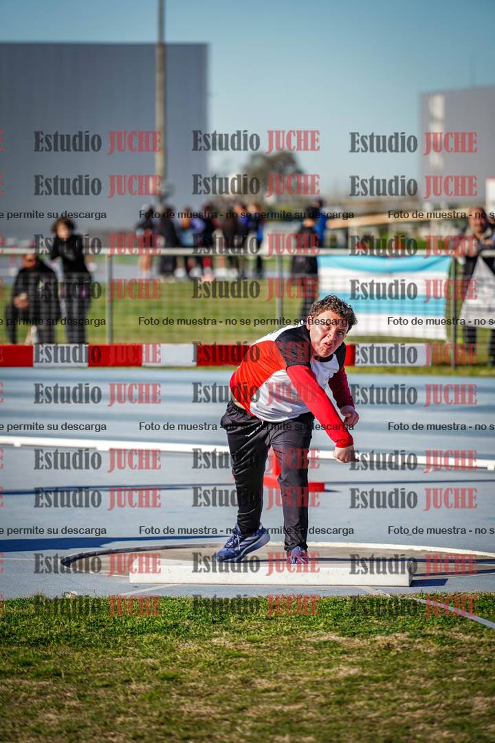 Fotos del lanzamiento de bala de mujeres y varones - U12