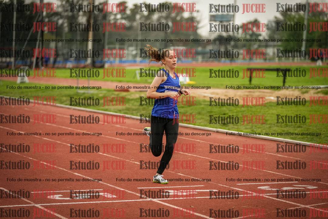Fotos de los 295 m con vallas de mujeres - U16