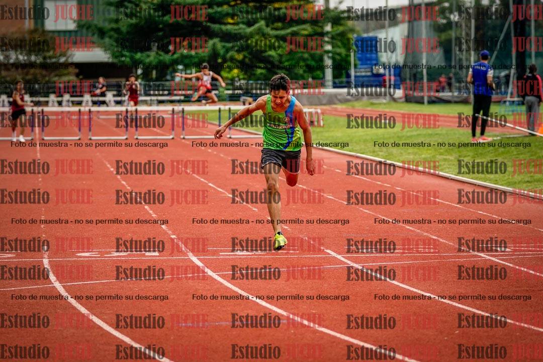 Fotos de los 295 m con vallas de varones
