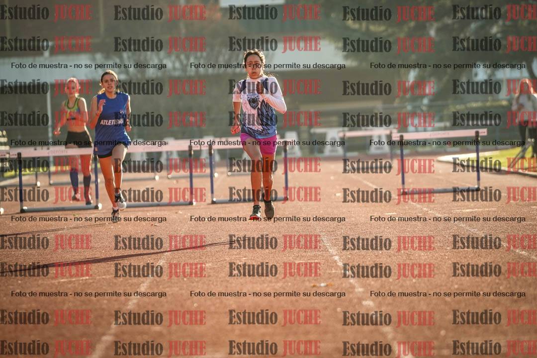 Fotos de los 295 m con vallas de mujeres
