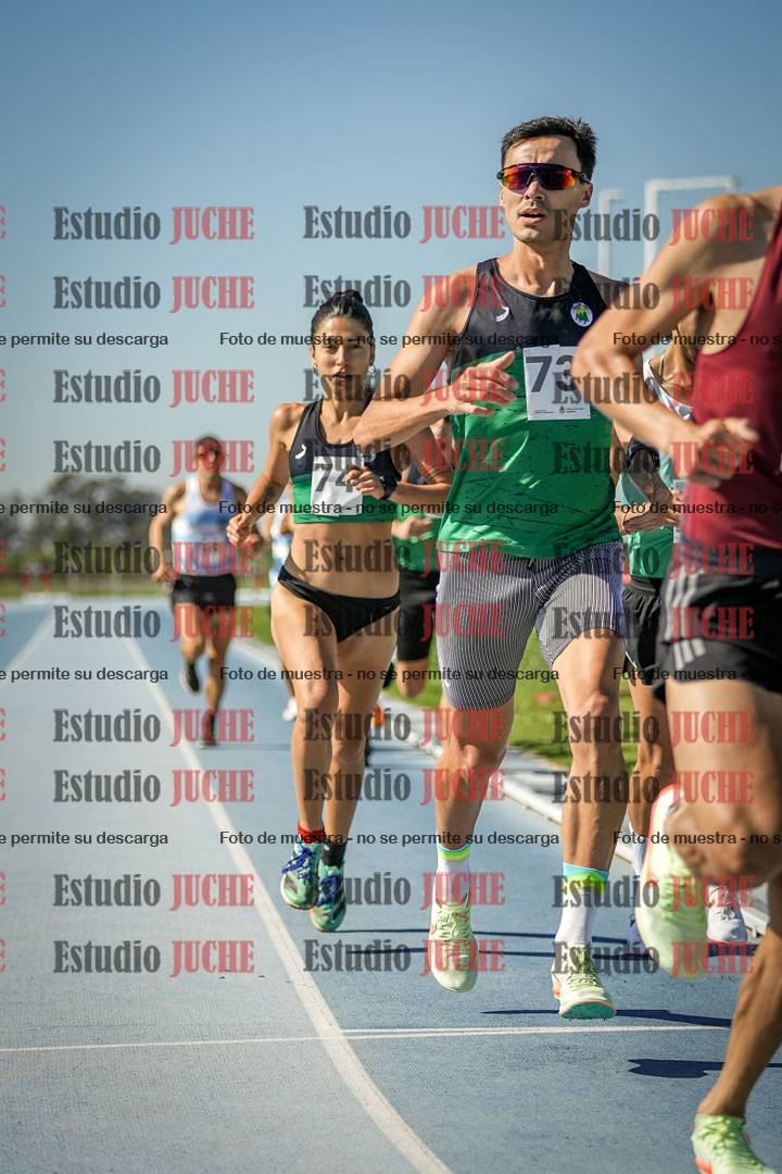 Fotos de los 5000 m de mujeres y varones - serie 1