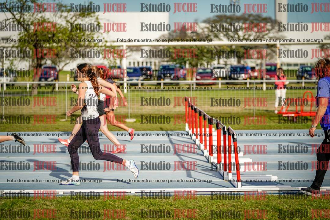 Fotos de los 100 m con vallas de mujeres - heptatlón 1