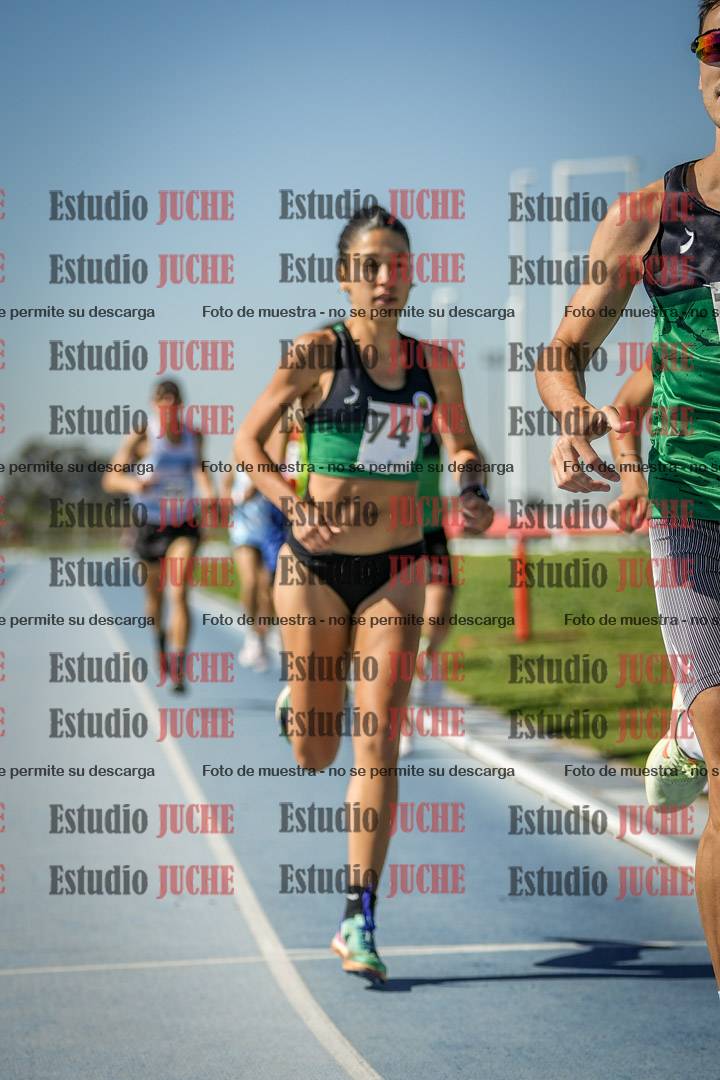 Fotos de los 5000 m de mujeres y varones - serie 1