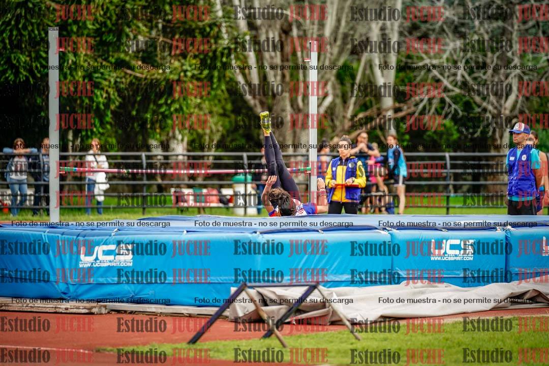 Fotos del salto en alto de mujeres