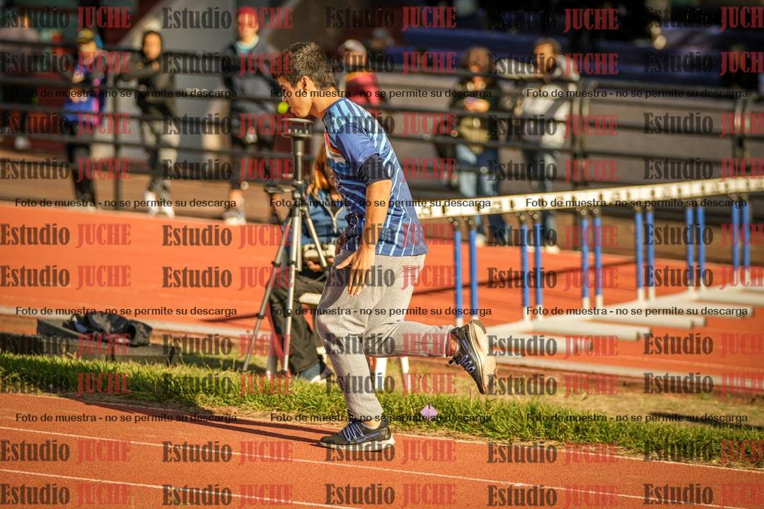 Fotos del salto en largo de varones