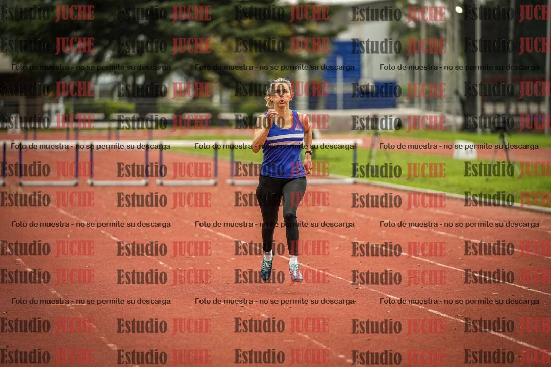 Fotos de los 295 m con vallas de mujeres - U16