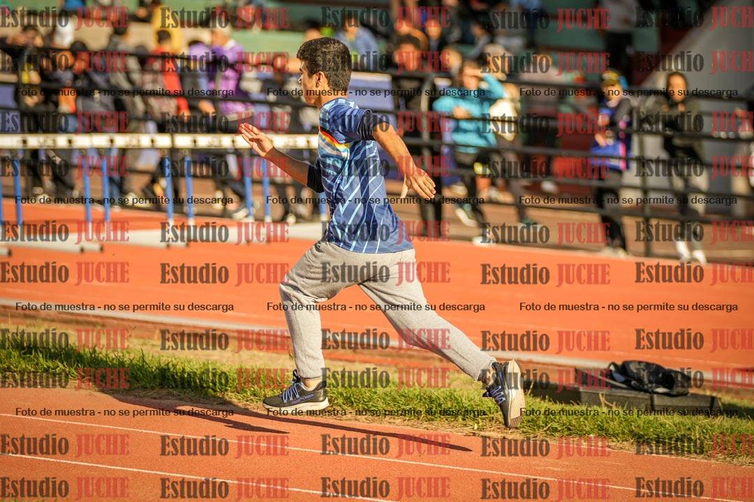 Fotos del salto en largo de varones