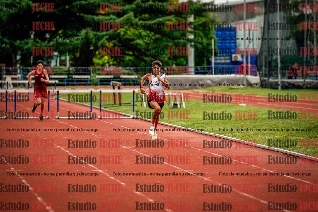 Fotos de los 295 m con vallas de varones
