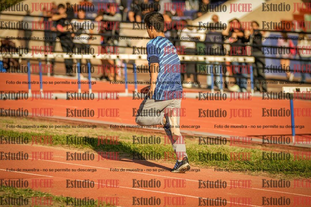 Fotos del salto en largo de varones