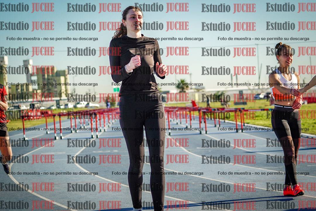 Fotos de los 100 m con vallas de mujeres