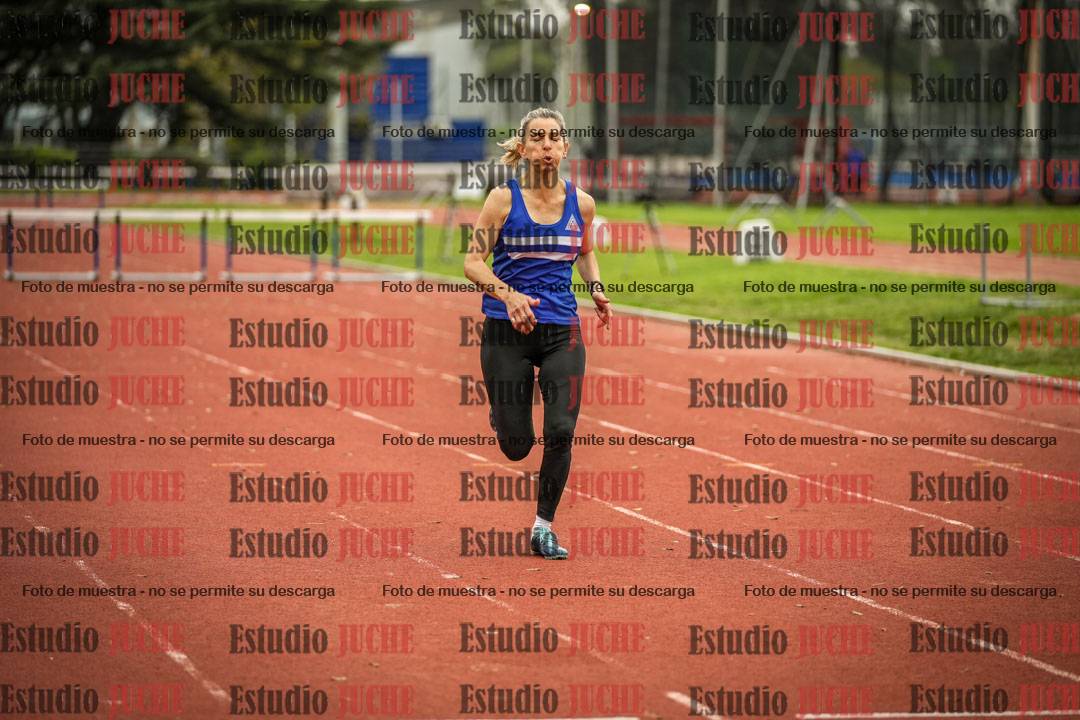 Fotos de los 295 m con vallas de mujeres - U16