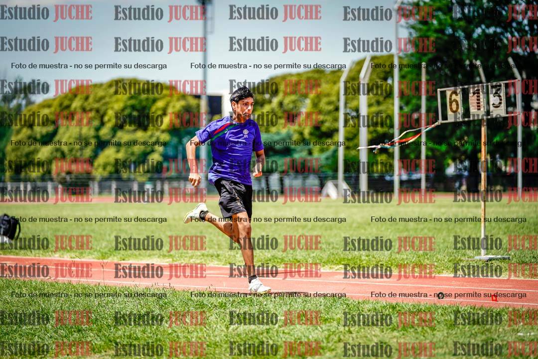 Fotos del salto en largo de varones